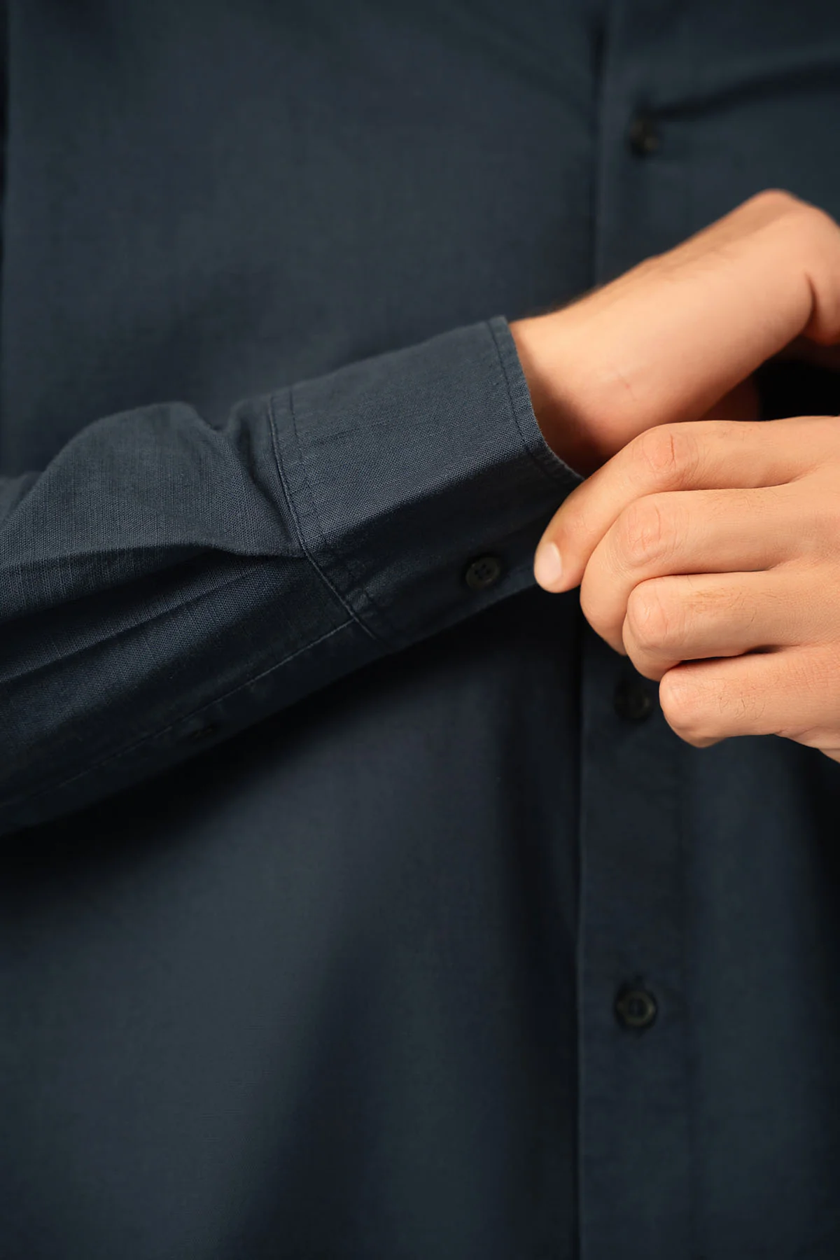 CLASSIC LINEN SHIRT - Image 2