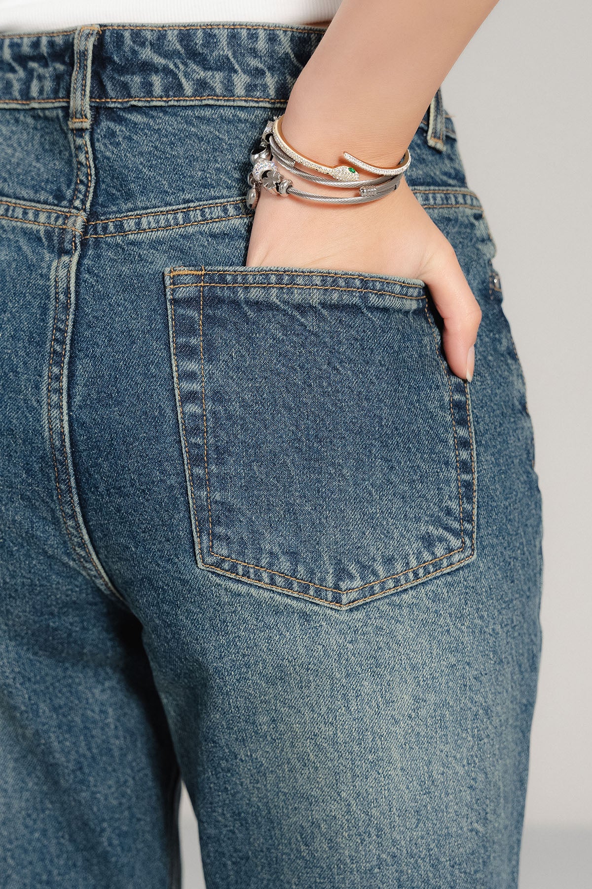 STRAIGHT FIT - Image 4
