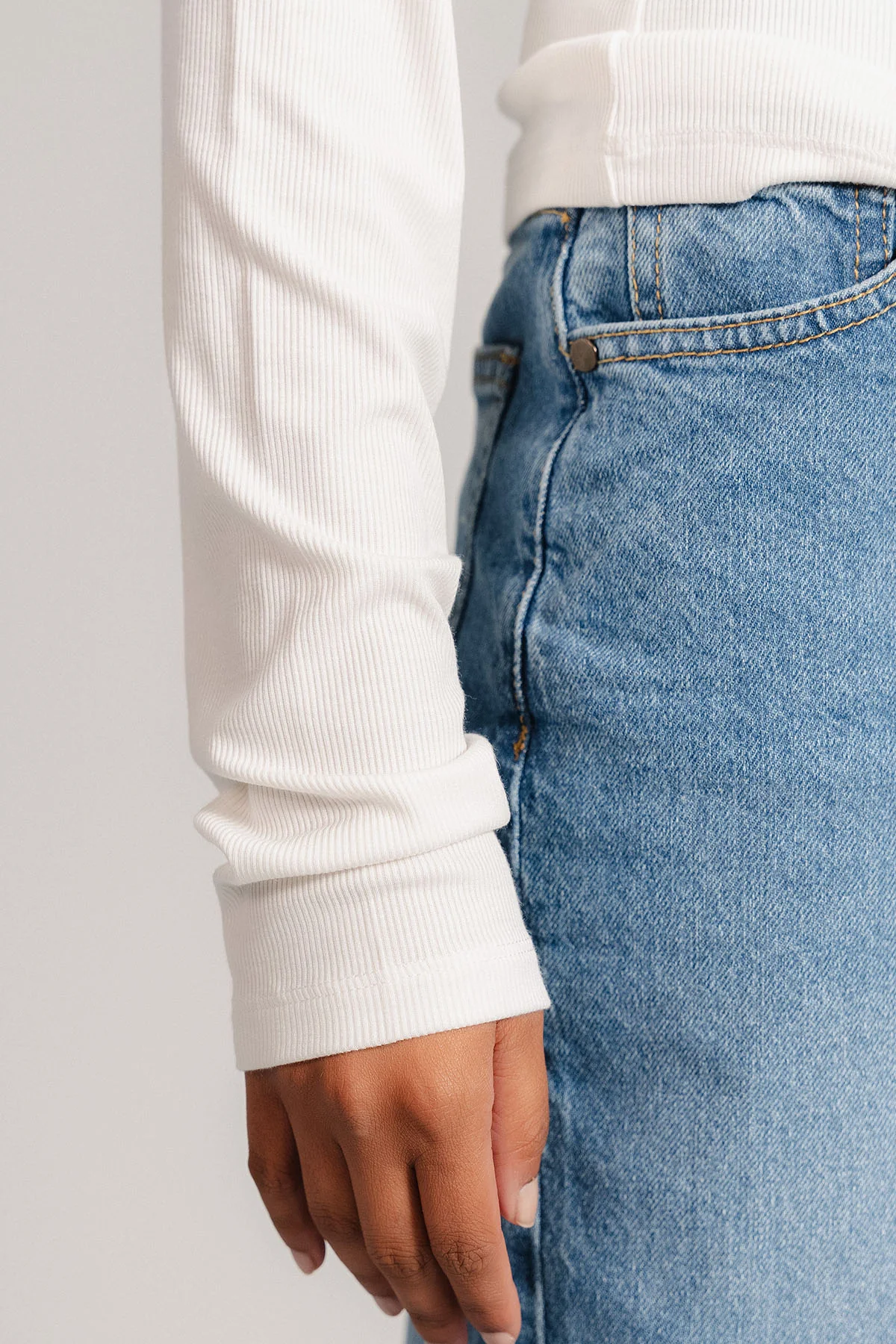 LONG SLEEVE RIBBED T-SHIRT - Image 4