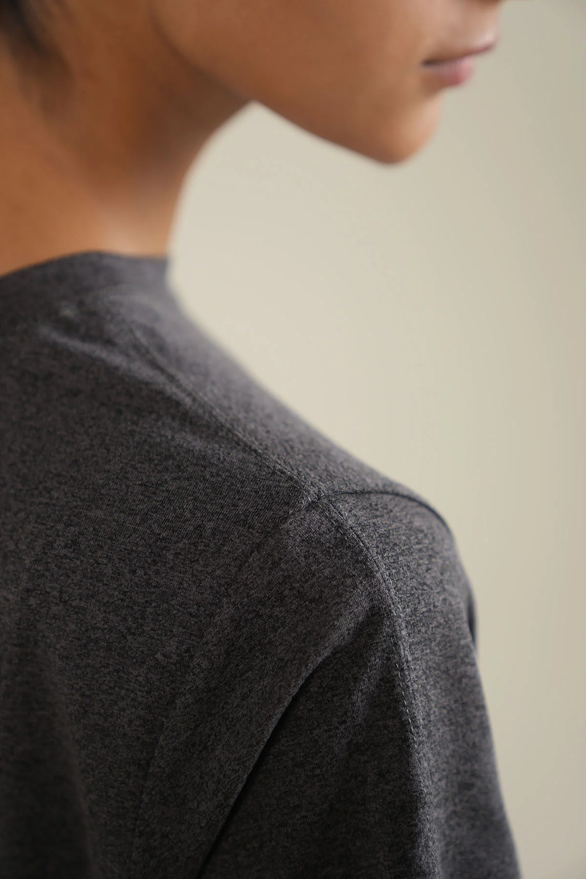 WOMEN STUDIO EASE TEE - Image 3