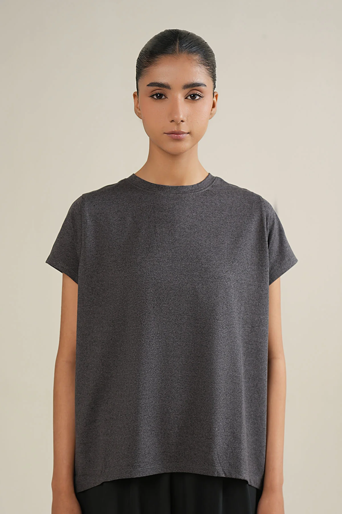 WOMEN STUDIO EASE TEE - Image 4