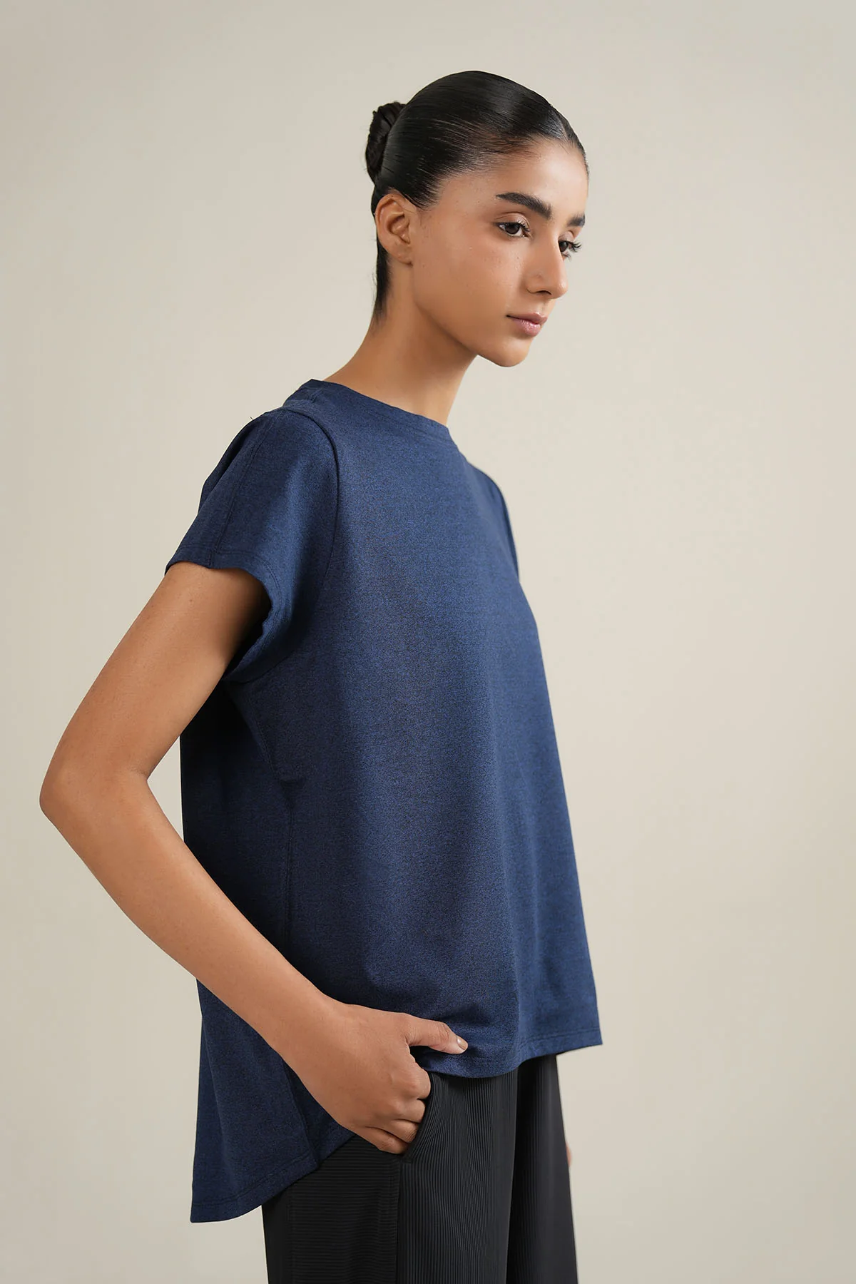 WOMEN STUDIO EASE TEE - Image 3