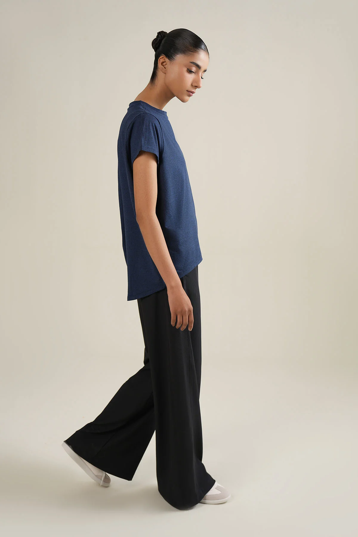 WOMEN STUDIO EASE TEE - Image 4