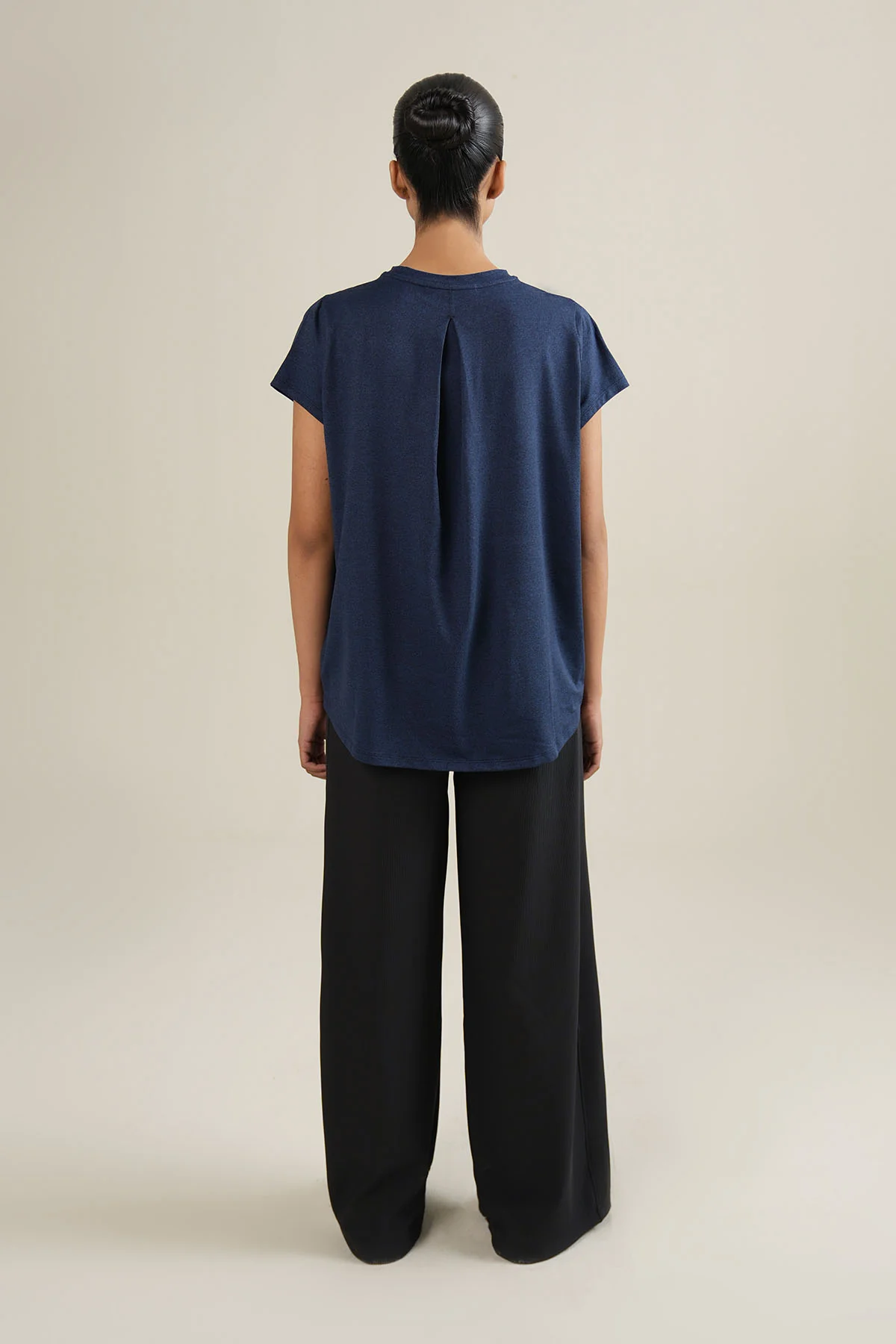WOMEN STUDIO EASE TEE - Image 6