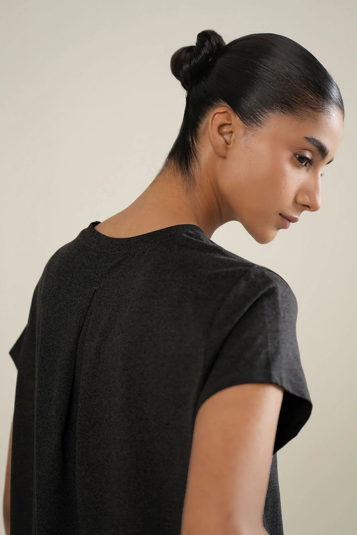 WOMEN STUDIO EASE TEE - Image 4