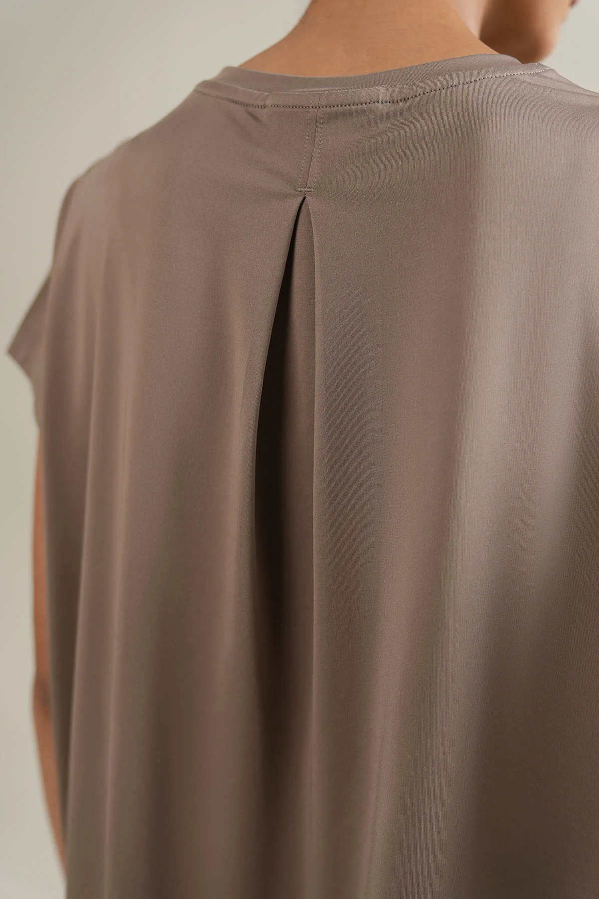 WOMEN STUDIO EASE TEE - Image 5