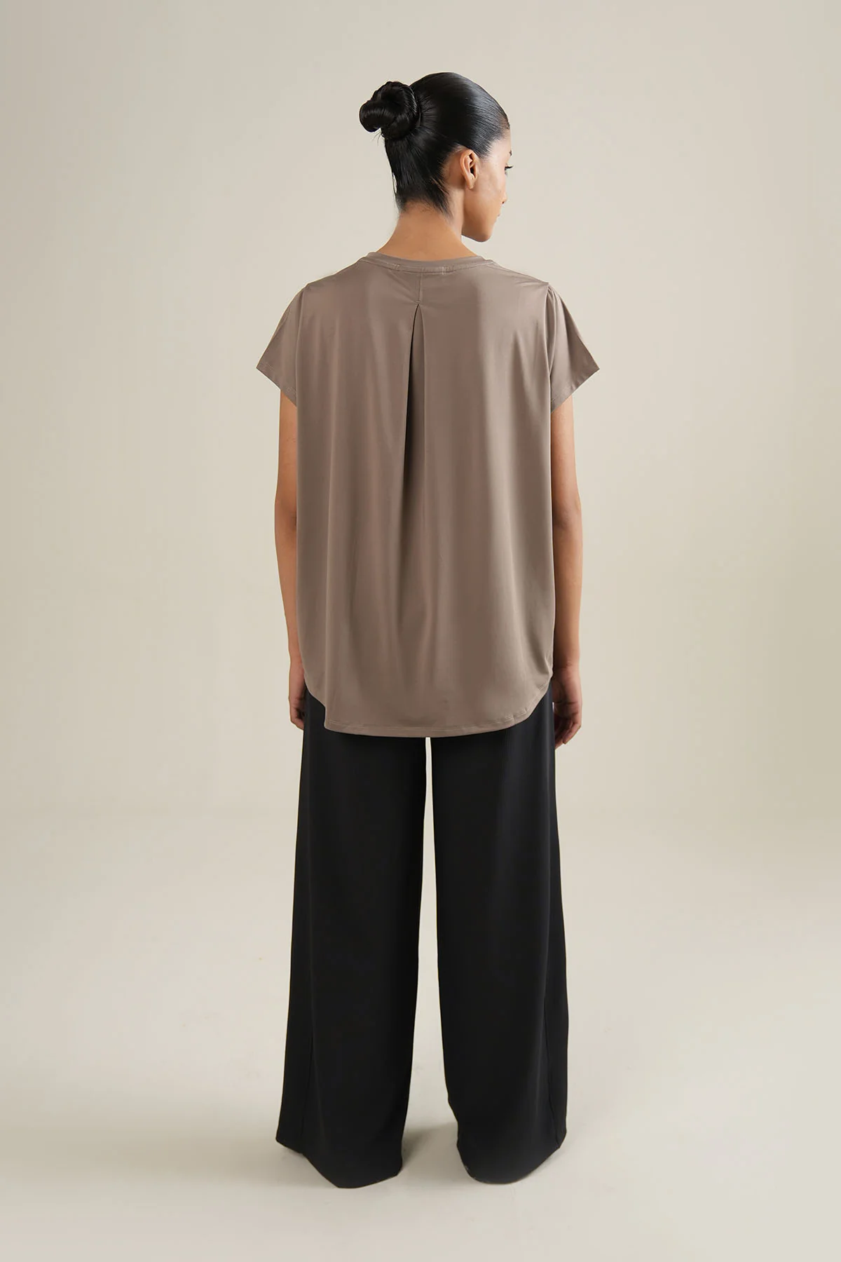 WOMEN STUDIO EASE TEE - Image 7