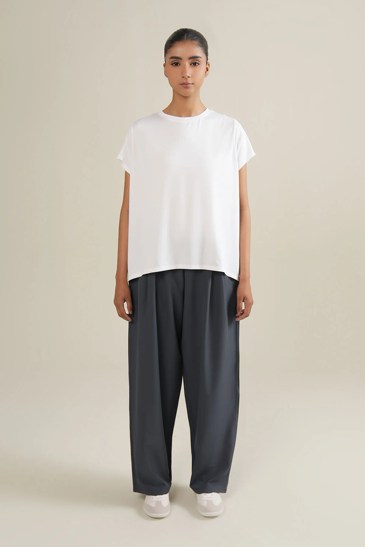 WOMEN STUDIO EASE TEE - Image 3