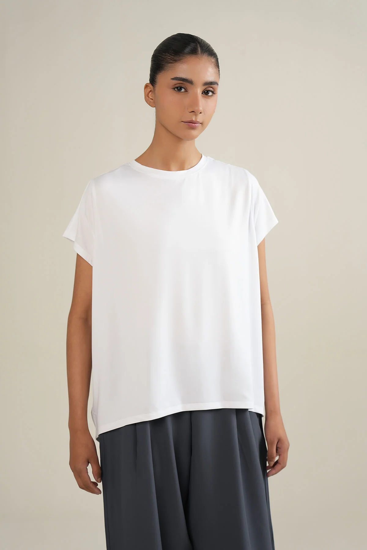 WOMEN STUDIO EASE TEE - Image 5