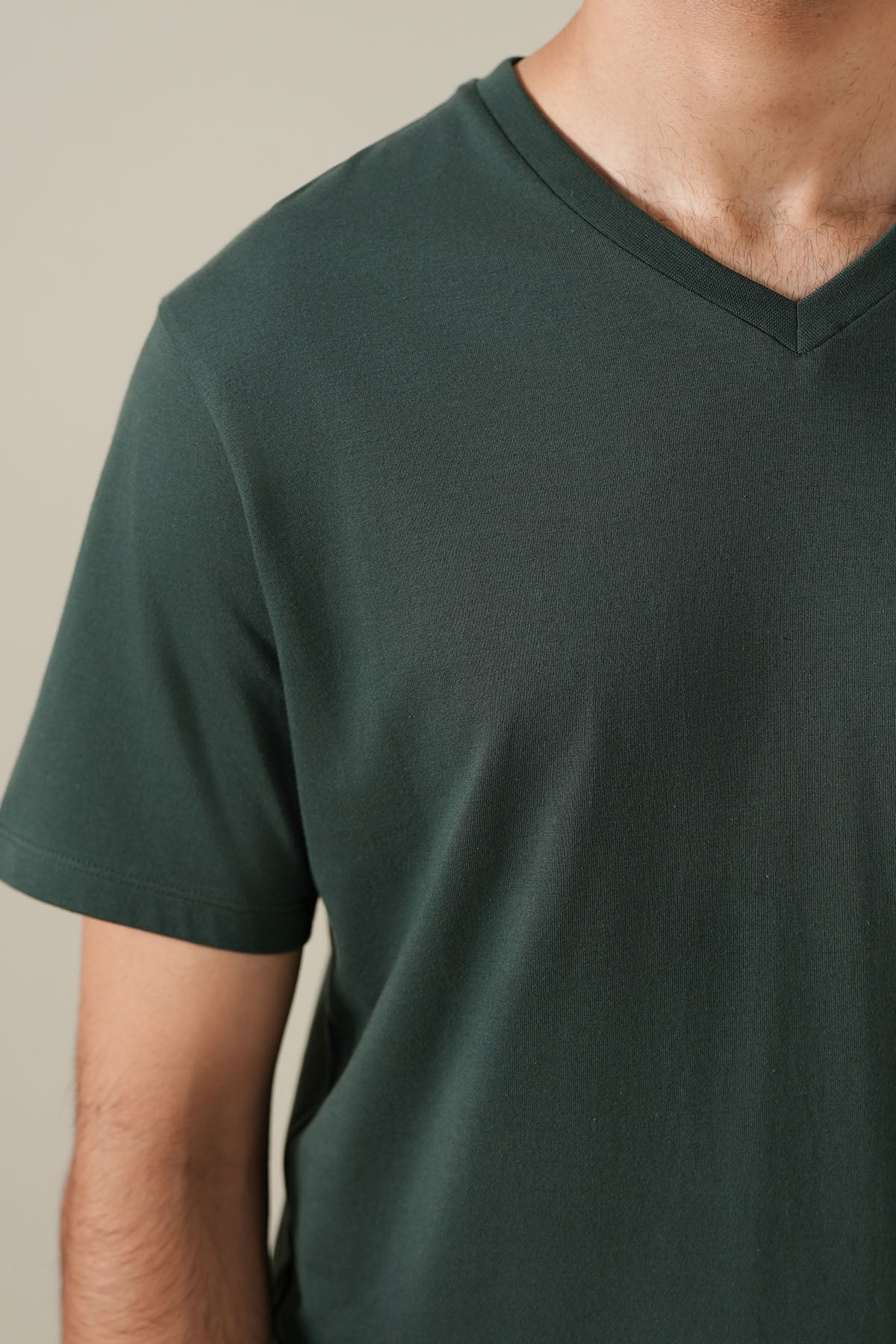 T-SHIRT V-NECK SUPIMA COTTON - Image 2