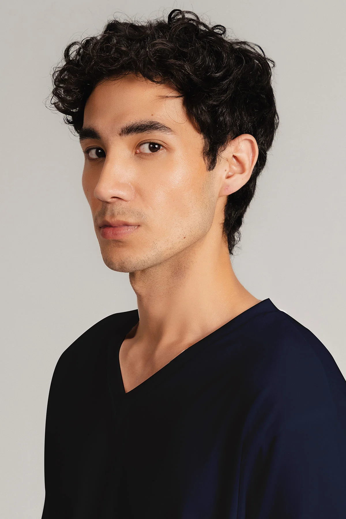 T-SHIRT V-NECK SUPIMA COTTON - Image 4