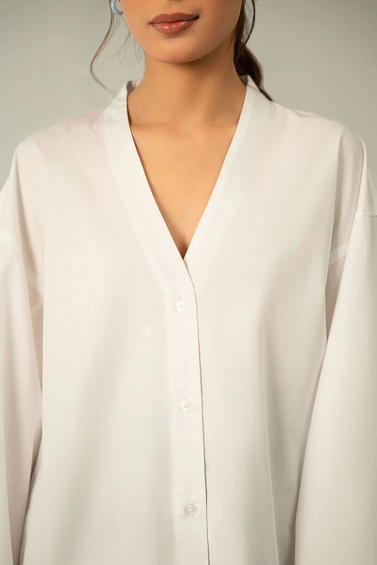 V-NECK POPLIN SHIRT - Image 5