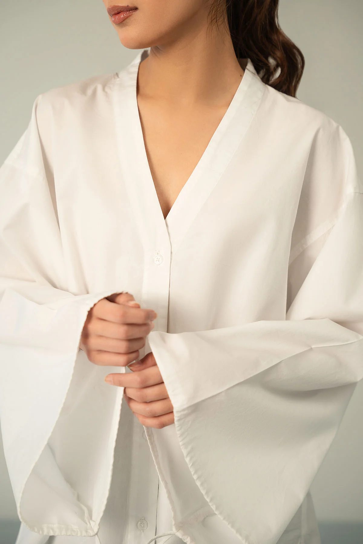 V-NECK POPLIN SHIRT - Image 7