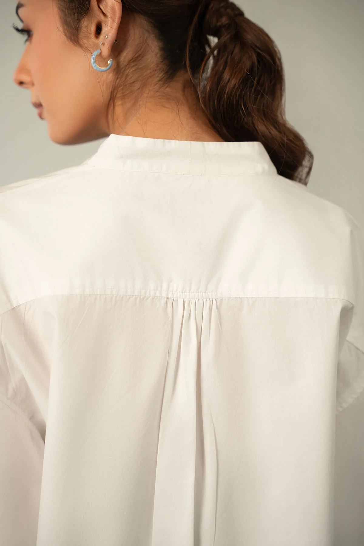 V-NECK POPLIN SHIRT - Image 8