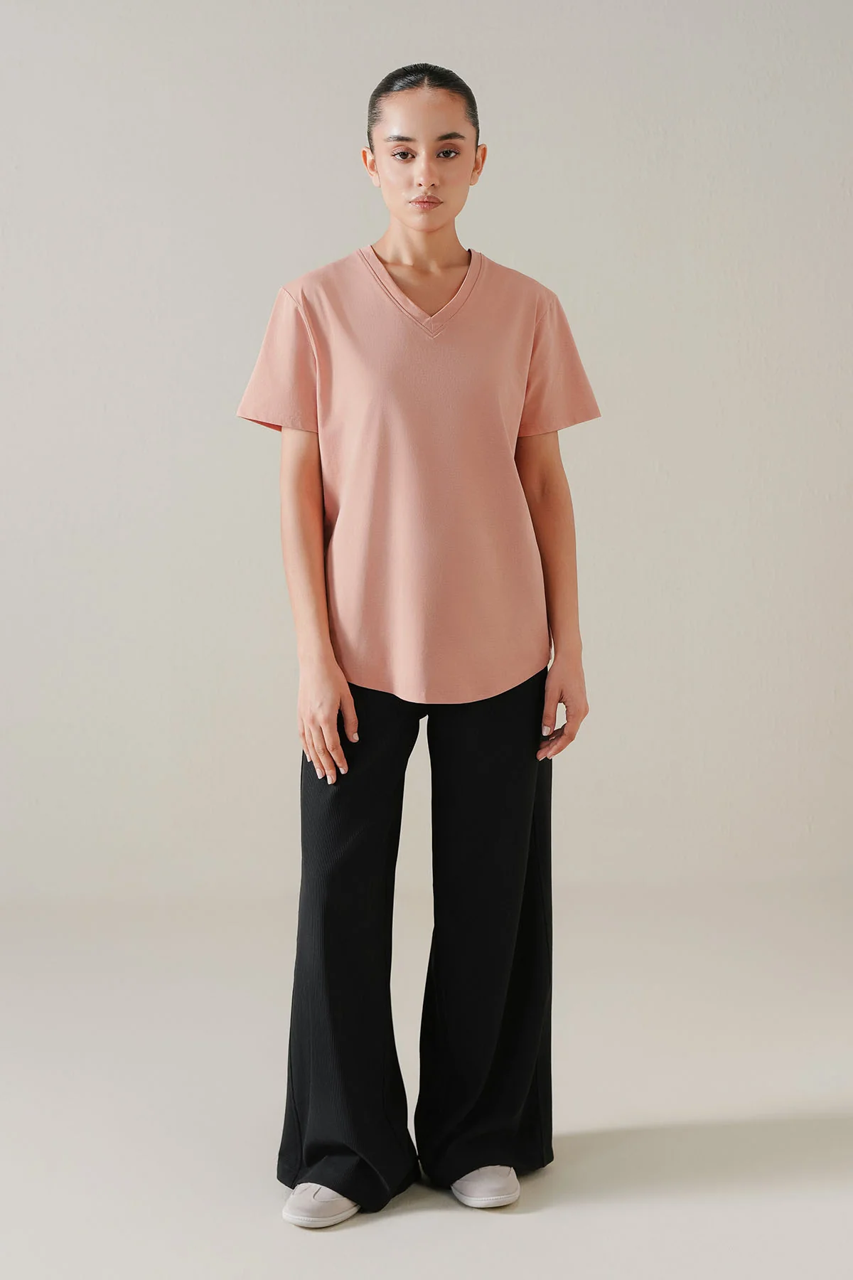 WOMEN ACTIVE V-NECK